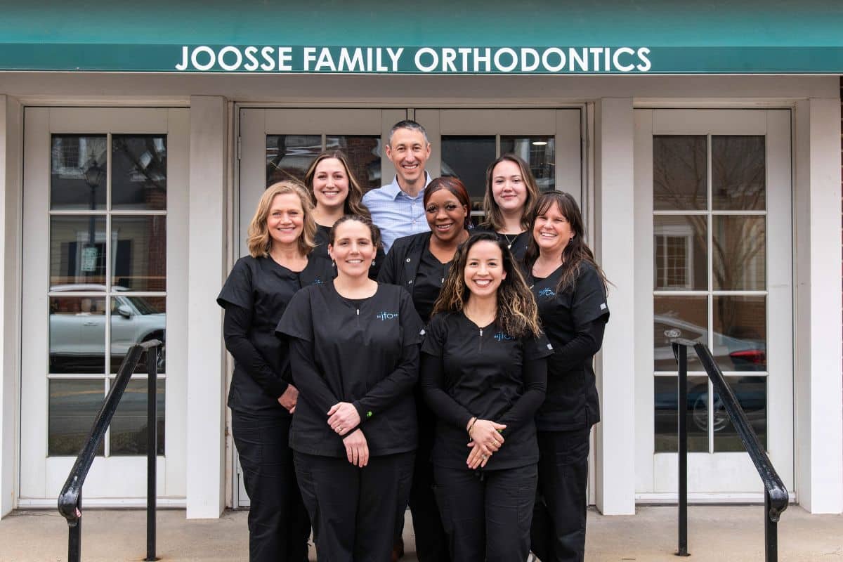 Joosse-family-orthodontics-team-group-photo Joosse family orthodontics team building front